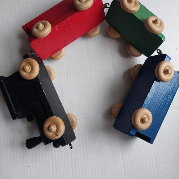 Wooden Toy Playset Minimalist Train Engine Primary Colors - Picture 5 of 5